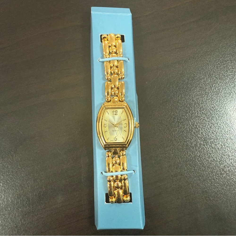 AVON NEW Elegant Gold-Tone Watch